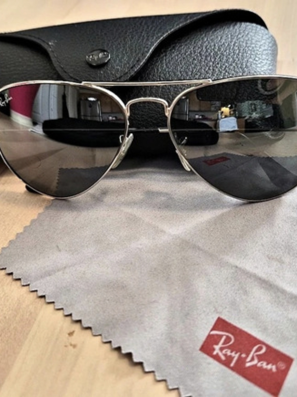 Ray-Ban Aviator Sunglasses in Black & Silver Like New